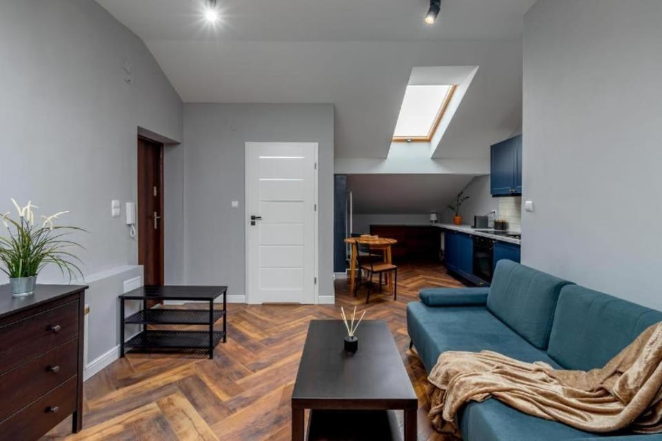 Kitchen or kitchenette, Living room, Seating area, Dining area, oven