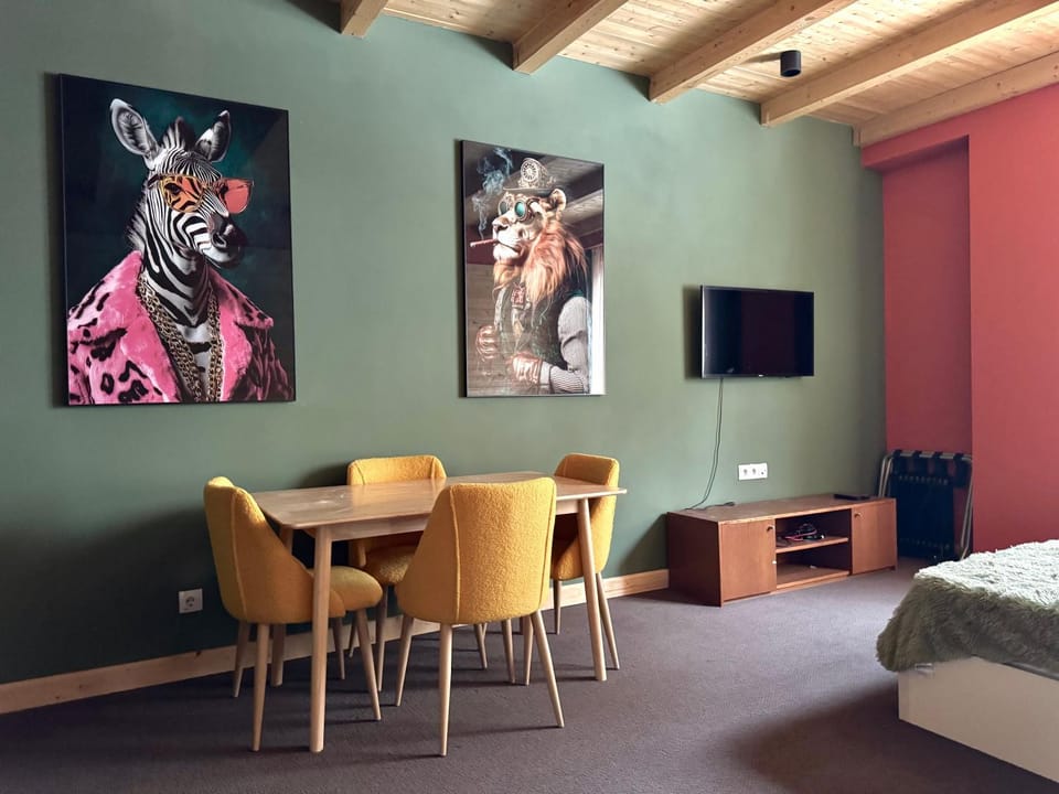 TV and multimedia, Dining area