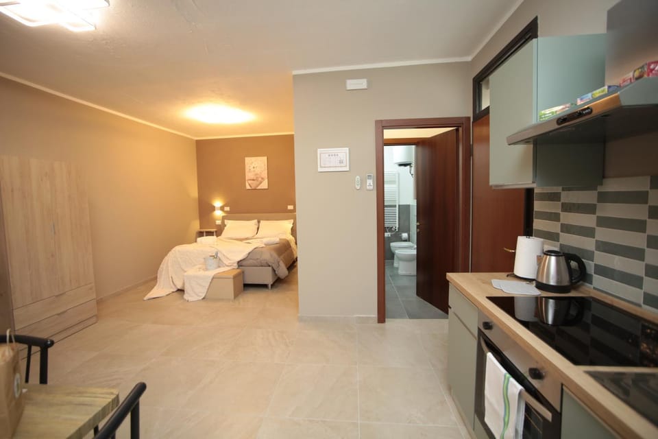 Bed, Kitchen or kitchenette, Photo of the whole room, Bedroom, towels