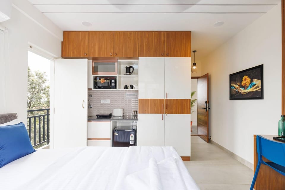 Bed, TV and multimedia, Bedroom, minibar, oven, toaster