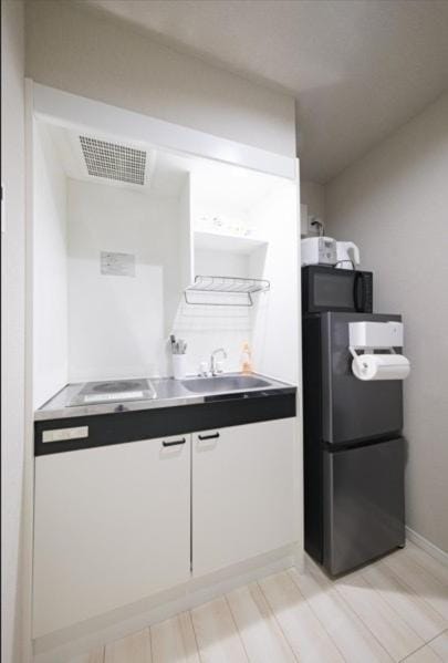 Hokusai Great Wave x Modern Japan Apartment in Shibuya