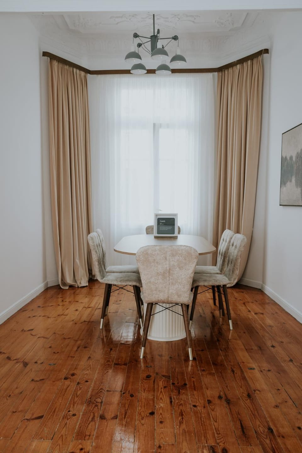 Seating area, Dining area