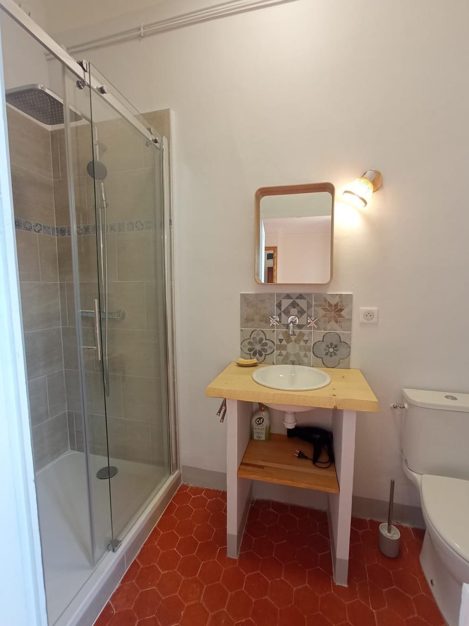 Shower, Toilet, Bathroom, hair dryier