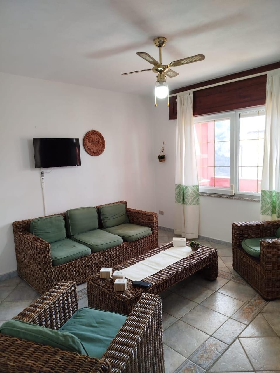 TV and multimedia, Seating area, Evening entertainment, fireplace