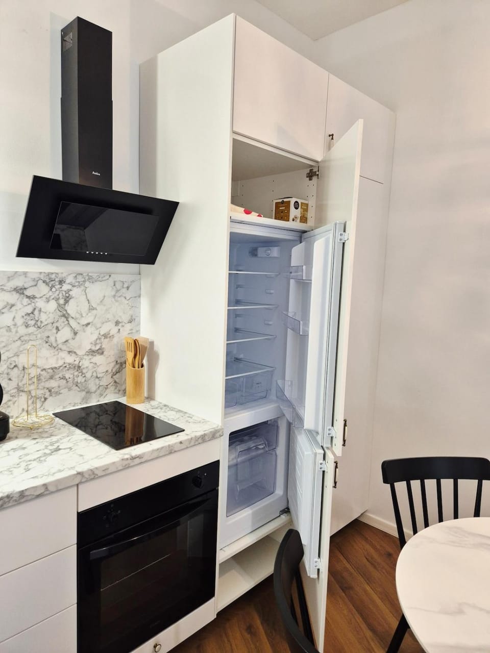 Kitchen or kitchenette, oven