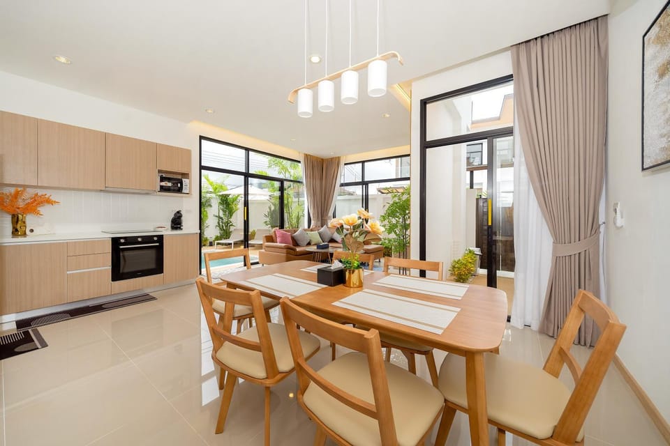 Kitchen or kitchenette, Living room, Seating area, Dining area
