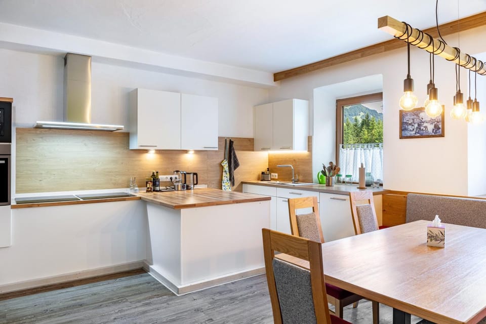 Property building, Kitchen or kitchenette, Living room