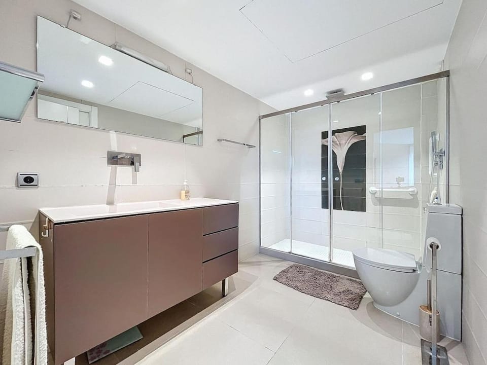 Shower, Bathroom, towels