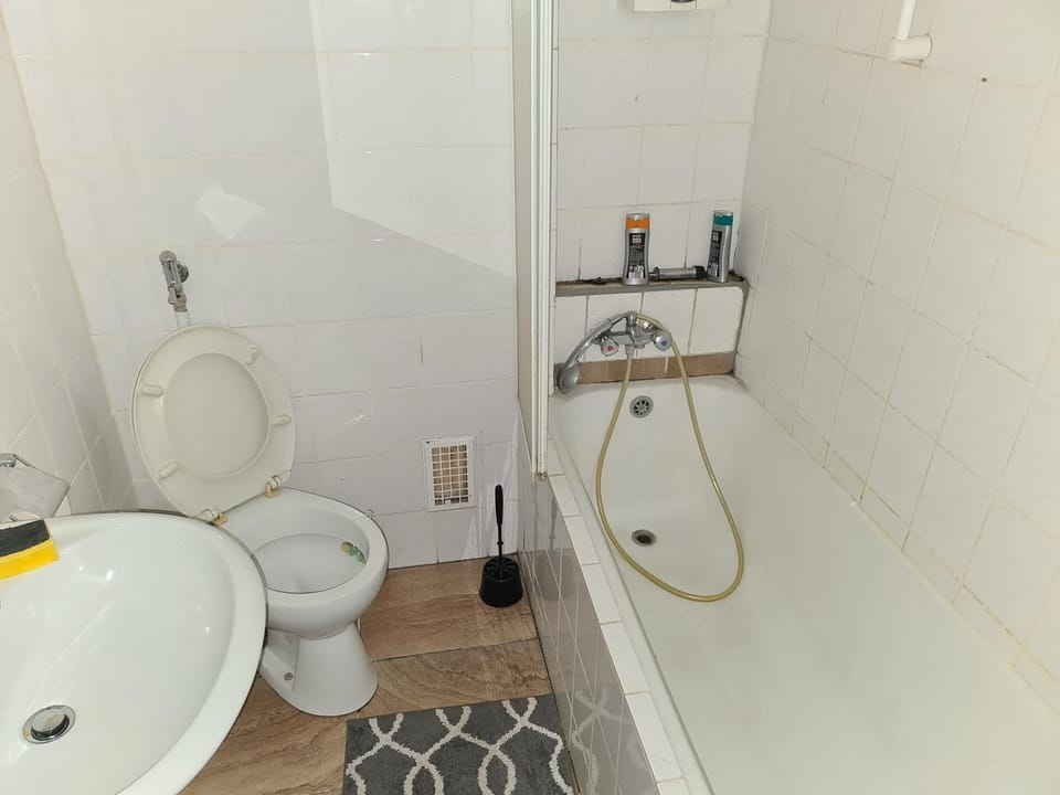 Bett im Durchgangszimmer Hostel in Gelsenkirchen