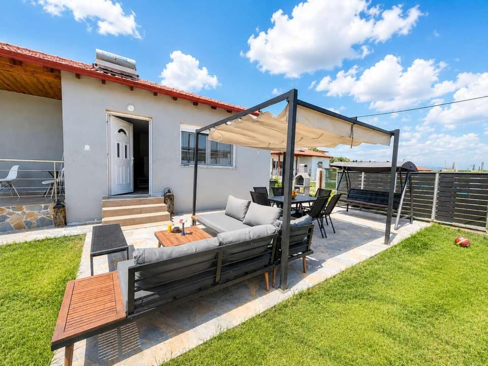 Patio, Spring, Day, BBQ facilities, Garden, View (from property/room), sunbed
