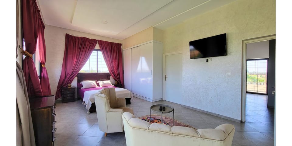 Photo of the whole room, Bedroom