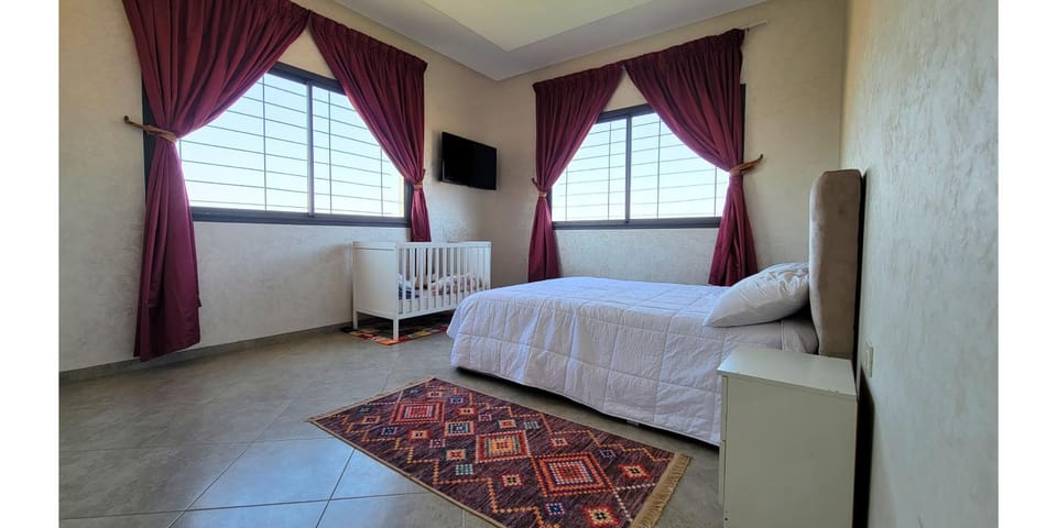 Bedroom, cot