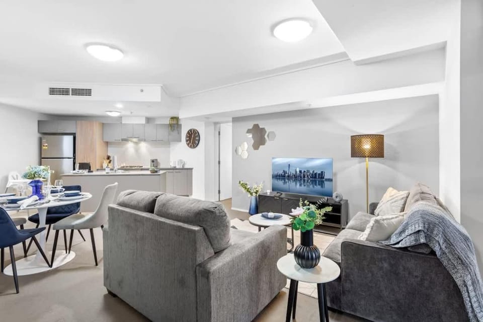 Modern 2BR in Brisbane CBD Free Parking and Pool Apartment in Kangaroo Point