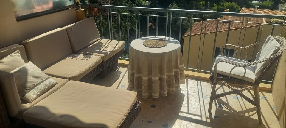 Apartement ensoleillé vue mer Apartment in Villefranche-sur-Mer