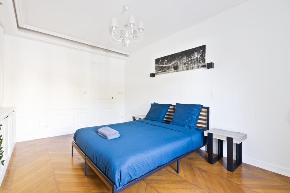 Bed, Bedroom, towels