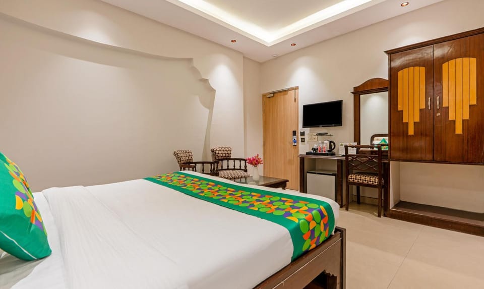 TV and multimedia, Photo of the whole room, Evening entertainment, Bedroom, wardrobe