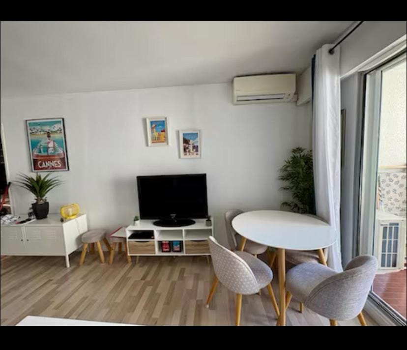 Terrasse Clim Wifi Parking 10 min à pieds de la Croisette Apartment in Cannes