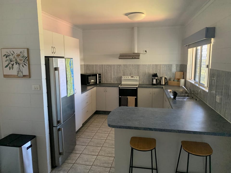 Coffee/tea facilities, Kitchen or kitchenette, oven, stove, toaster
