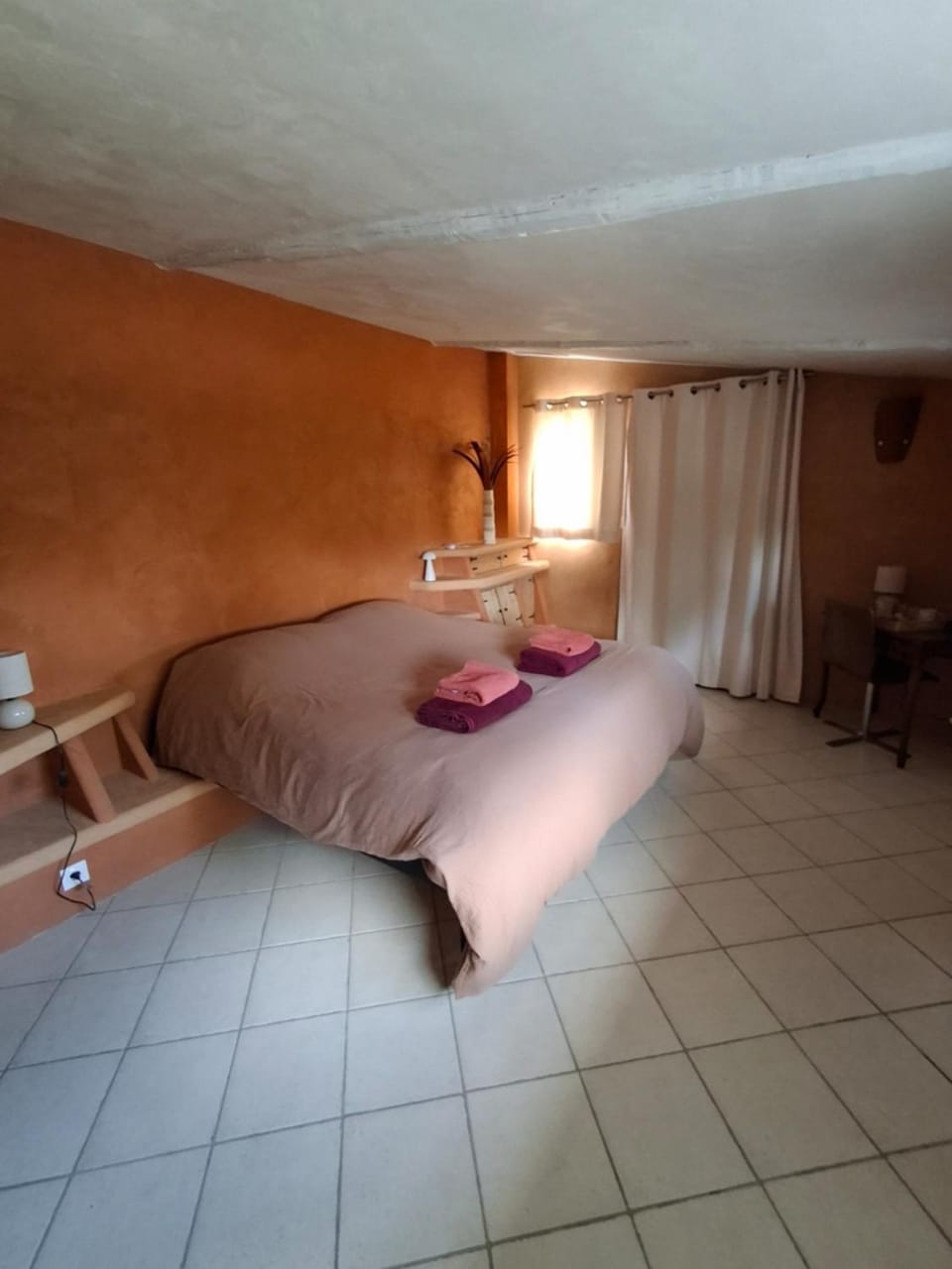 Photo of the whole room, Bedroom