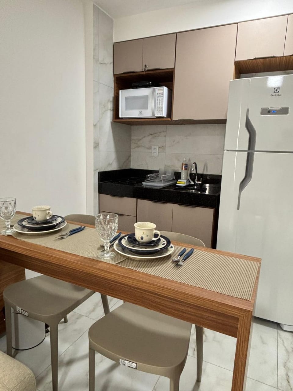 Kitchen or kitchenette, Dining area, stove