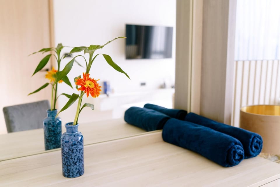 Bedroom, towels