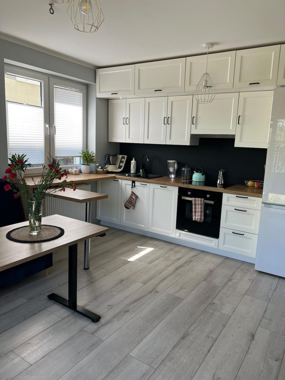 Dining area, kitchen