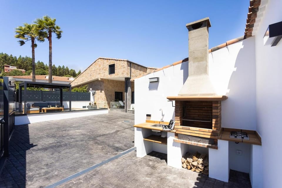 Property building, Day, BBQ facilities, BBQ facilities