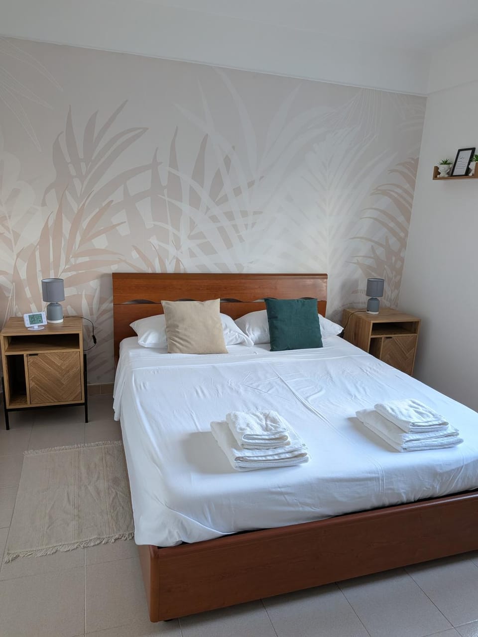 Bed, Bedroom, towels