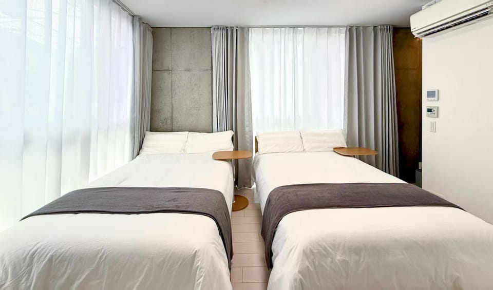 Bed, Photo of the whole room, Bedroom, air conditioner