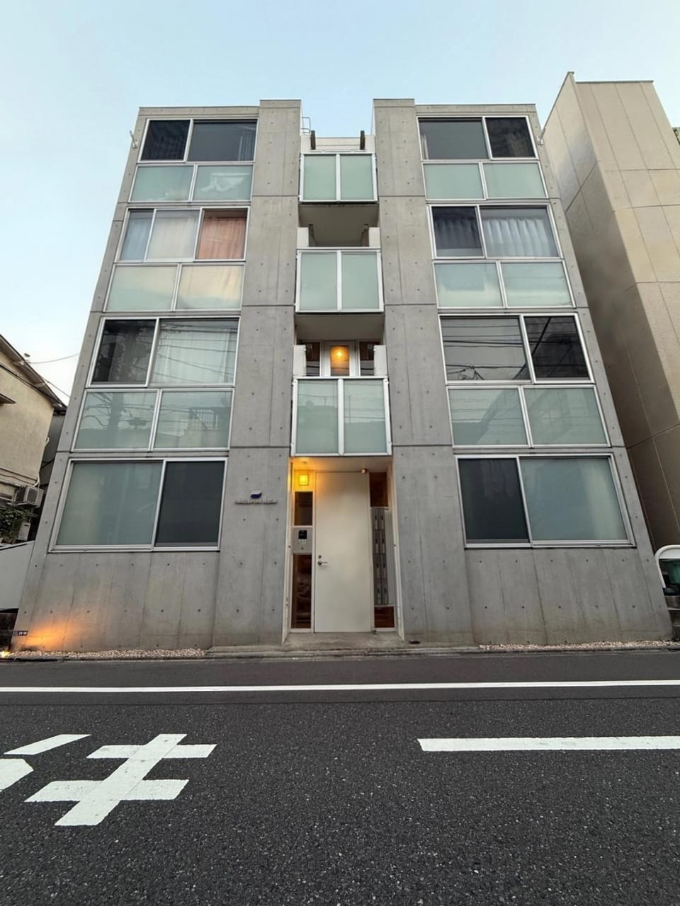 Property building, Day, Location