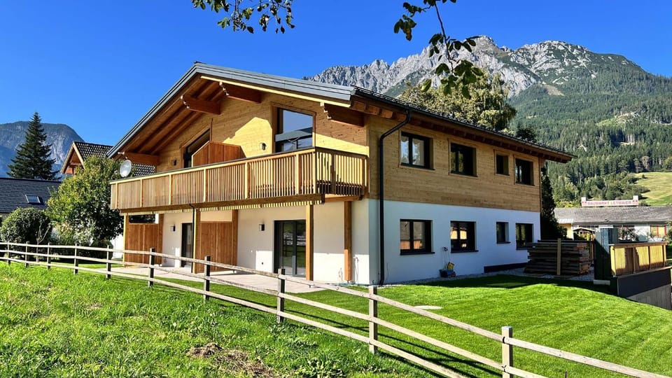 Property building, Off site, Day, Natural landscape, Summer, Mountain view