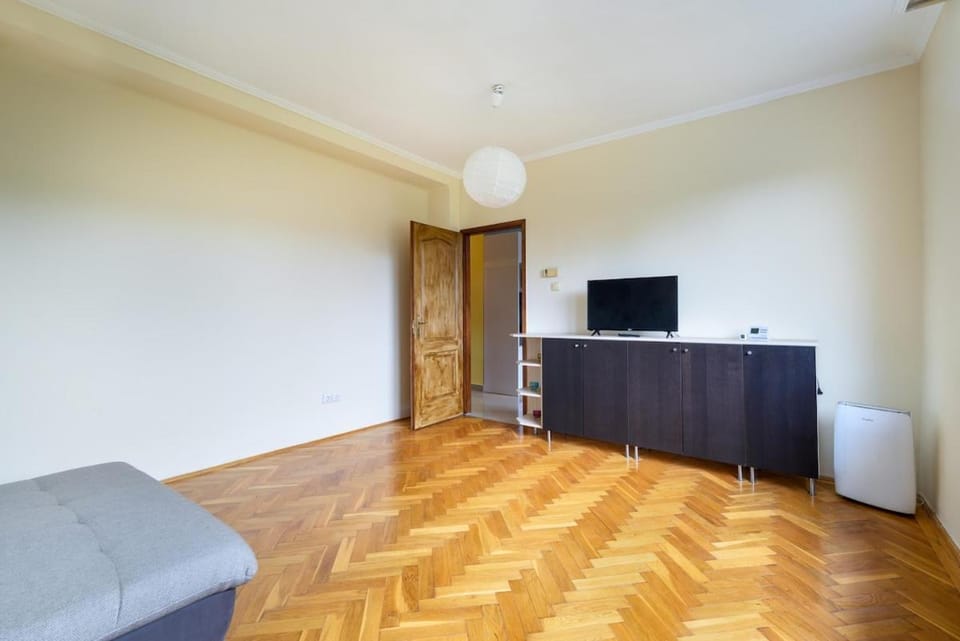 Buda Breeze 1BDR w AC by NW Apartment in Budapest