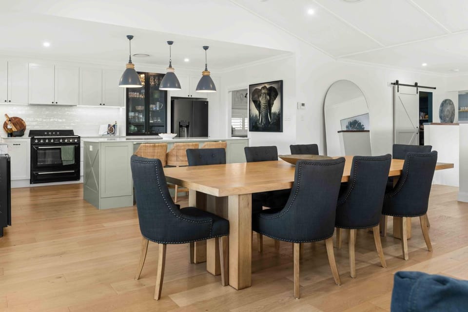 The Milton Haven - Pet Friendly & Heated Pool House in Milton