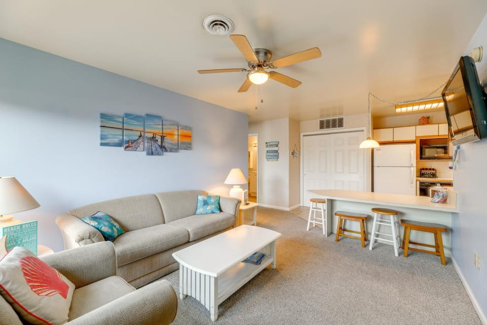 Walk to Beach: Condo w/ Pool Access in Ocean City! House in Ocean City