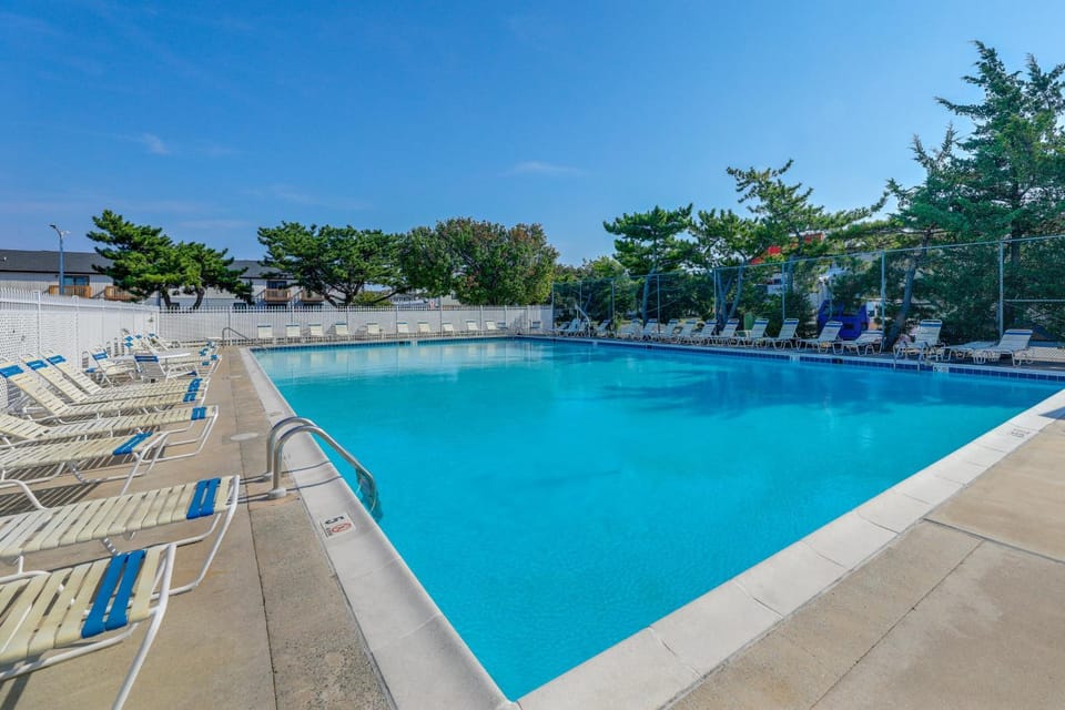 Walk to Beach: Condo w/ Pool Access in Ocean City! House in Ocean City