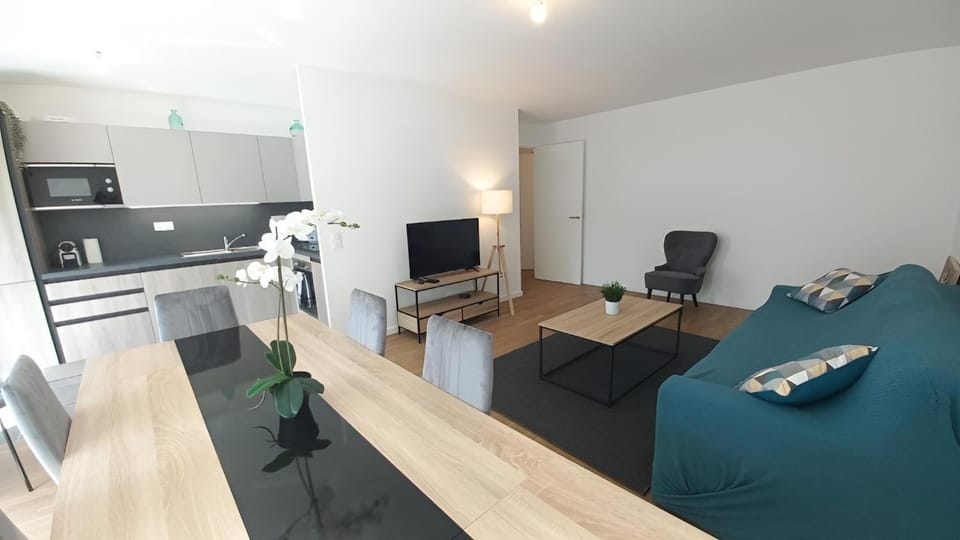 TV and multimedia, Kitchen or kitchenette, Living room, Seating area, Dining area, oven, stove, toaster