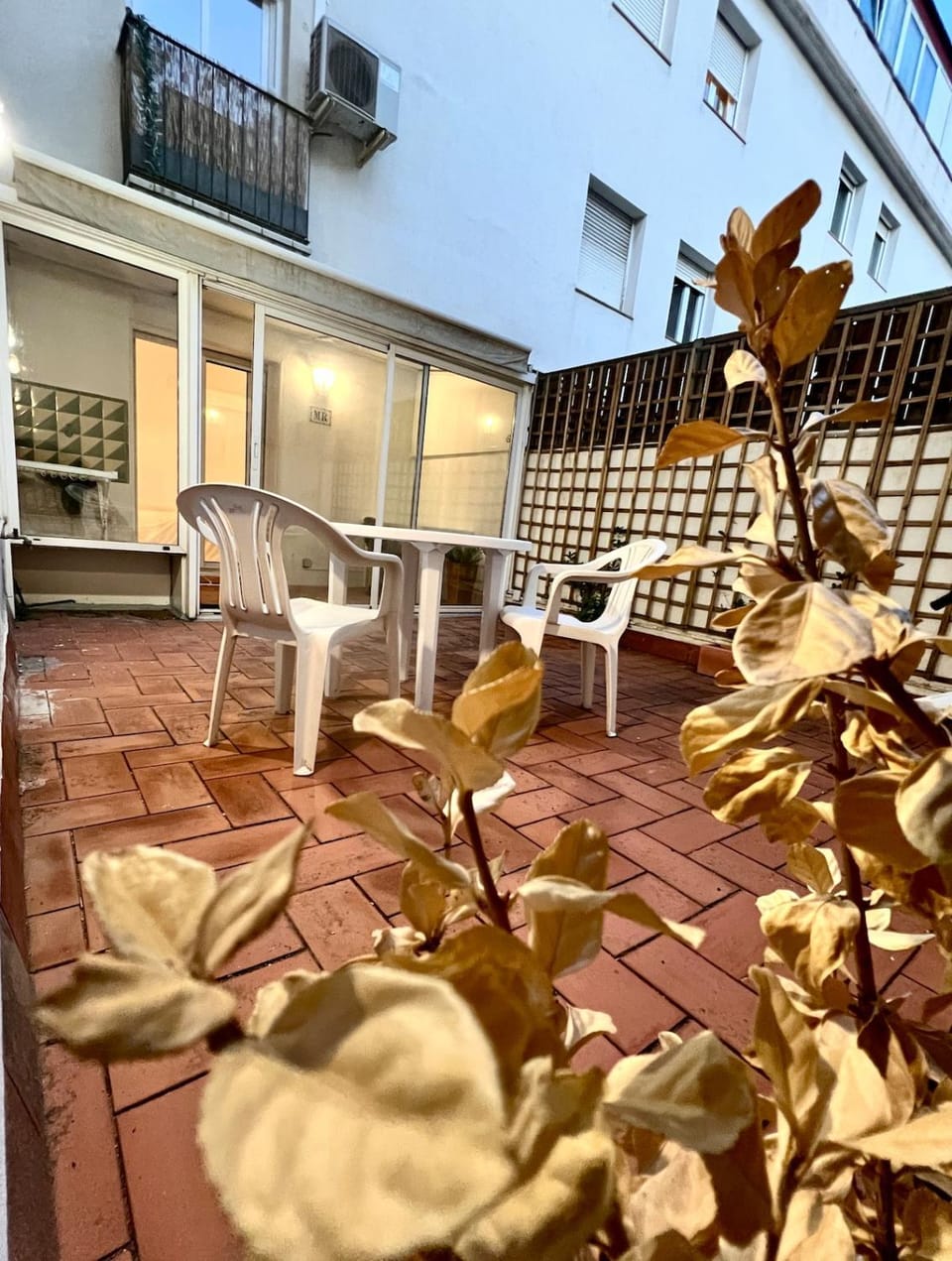 Property building, Patio, Balcony/Terrace