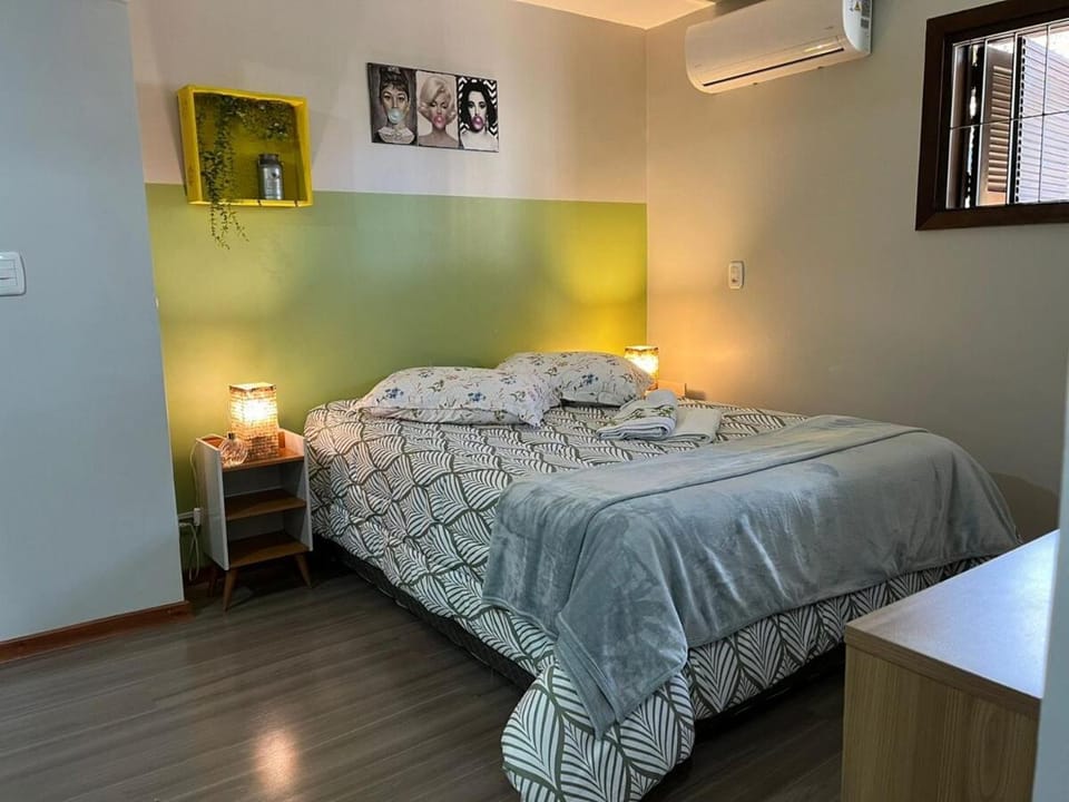 Bed, Bedroom, air conditioner