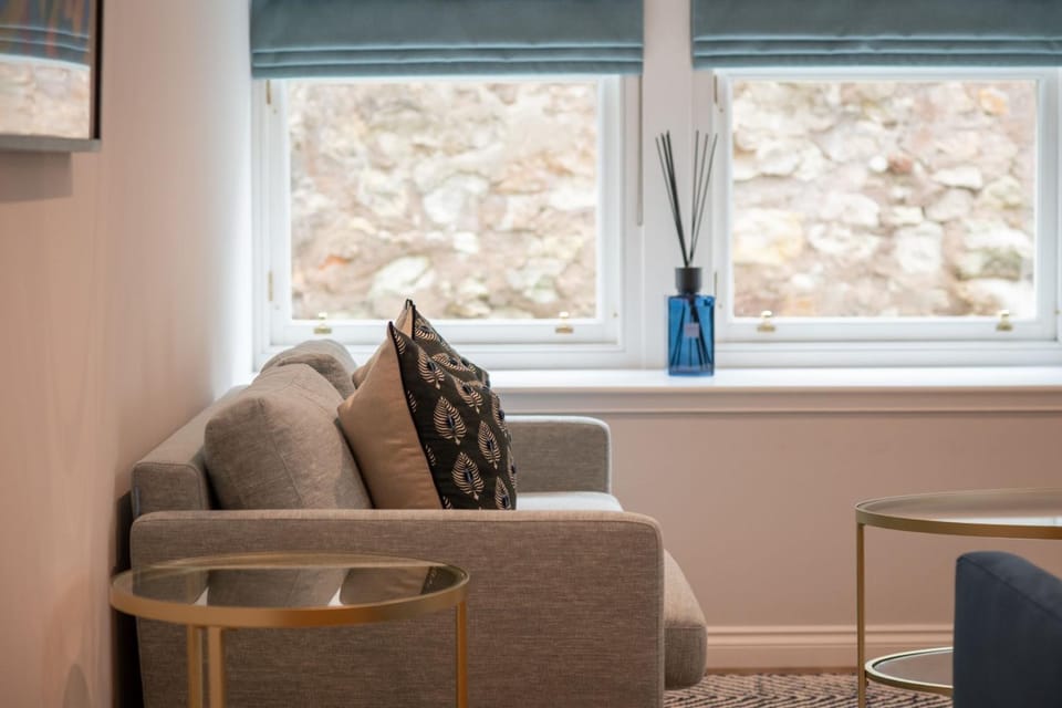 Communal lounge/ TV room, Living room, Seating area