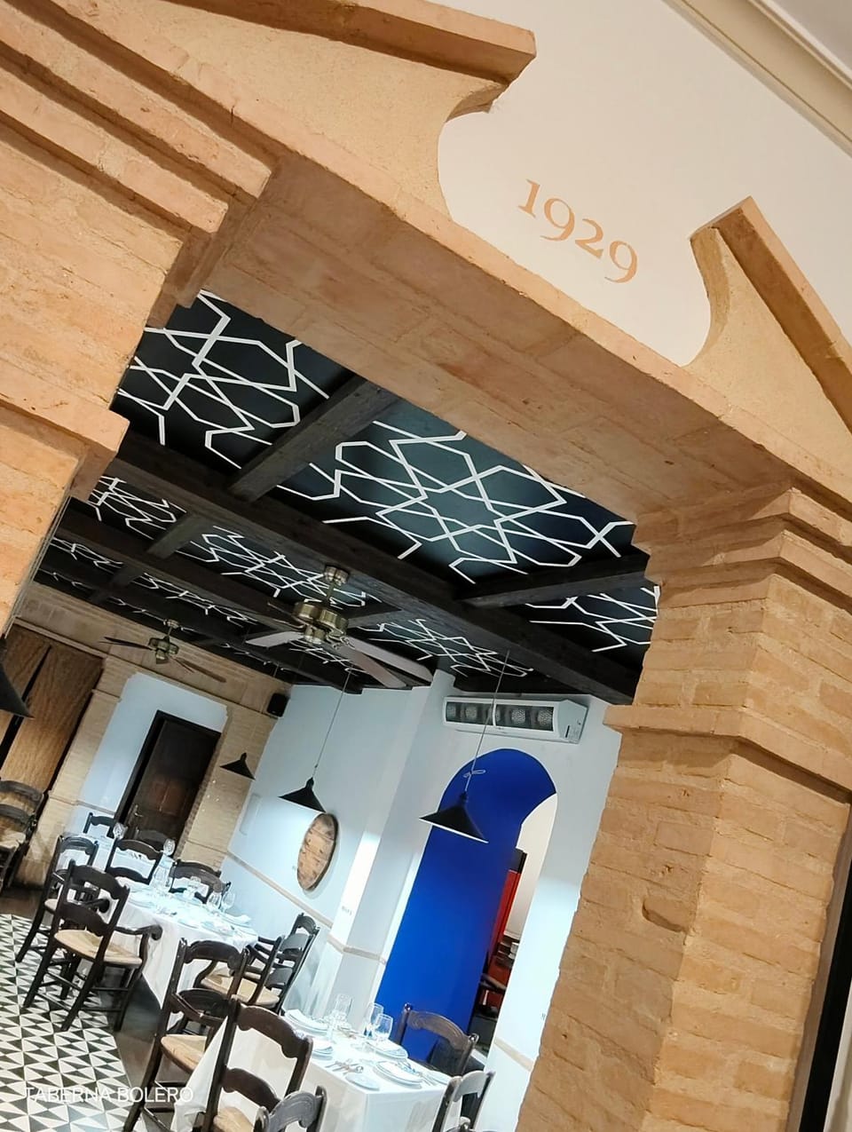 Restaurant/places to eat, Lounge or bar