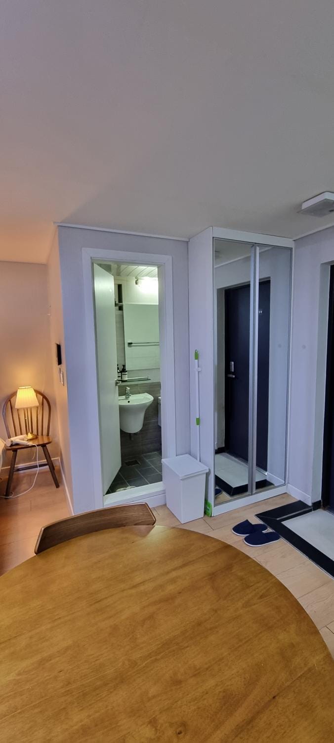 HWAGOK HAM STAY, Hongdae 20 minute Apartment in Seoul
