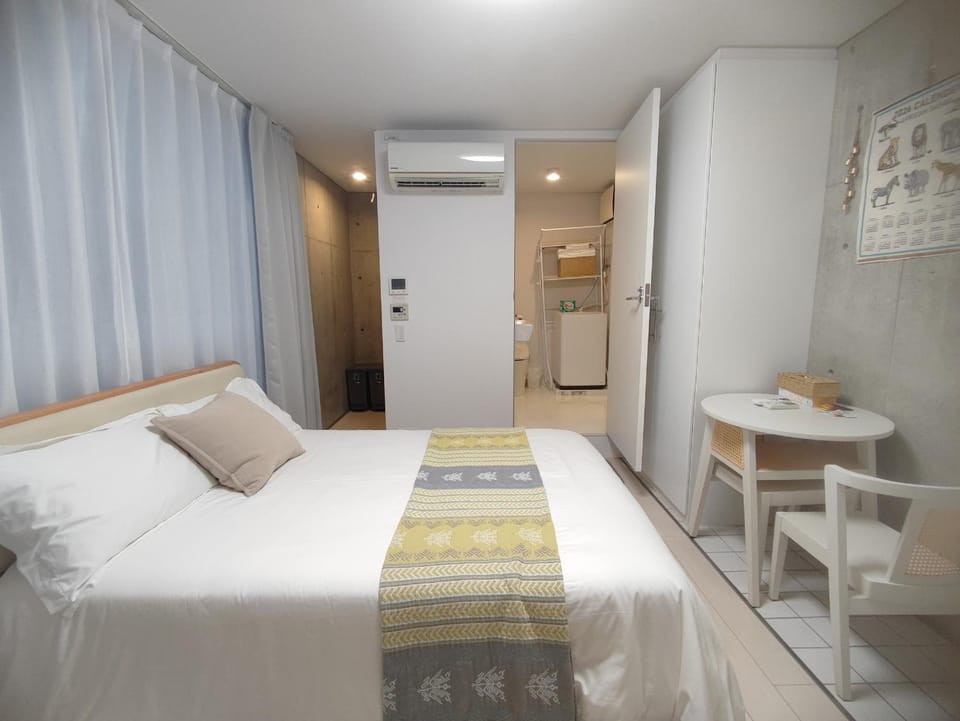 Bed, Photo of the whole room, Bedroom, wardrobe, air conditioner