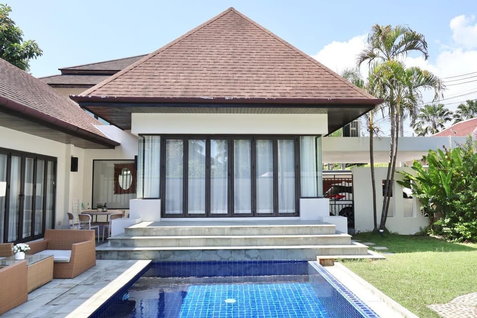 Property building, Patio, Day, Garden, Garden view, Pool view, Swimming pool, sunbed