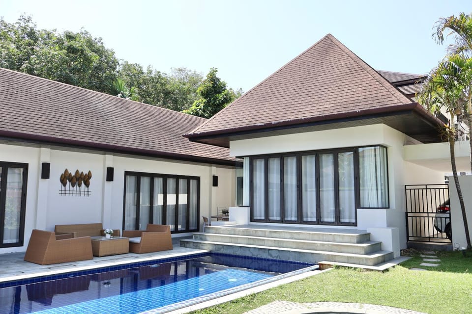 Property building, Patio, Day, Garden, Garden view, Pool view, Swimming pool, sunbed