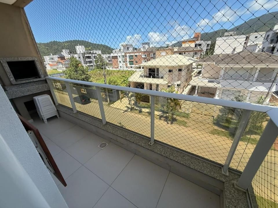 Cód 127 - Apartamento amplo a 500m da Praia de Palmas Apartment in Florianopolis
