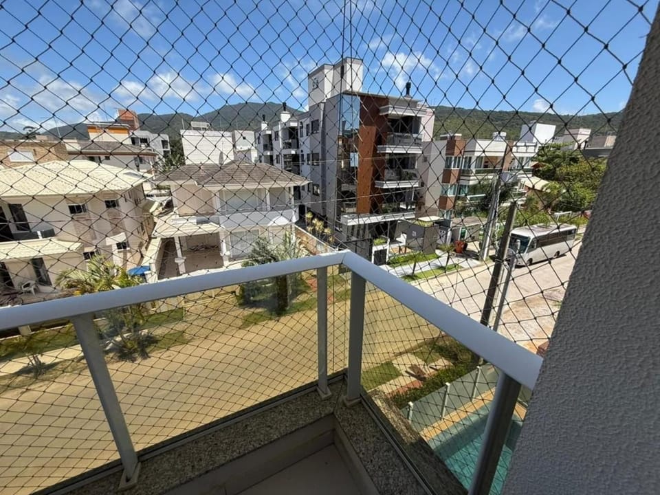 Cód 127 - Apartamento amplo a 500m da Praia de Palmas Apartment in Florianopolis