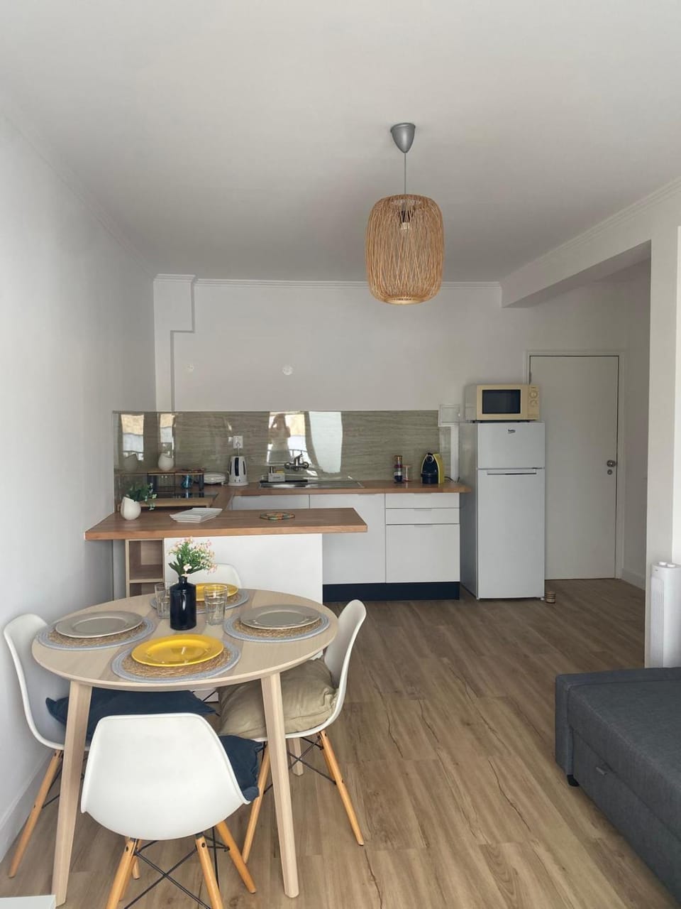 Kitchen or kitchenette, Living room, Seating area, Dining area, oven, stove