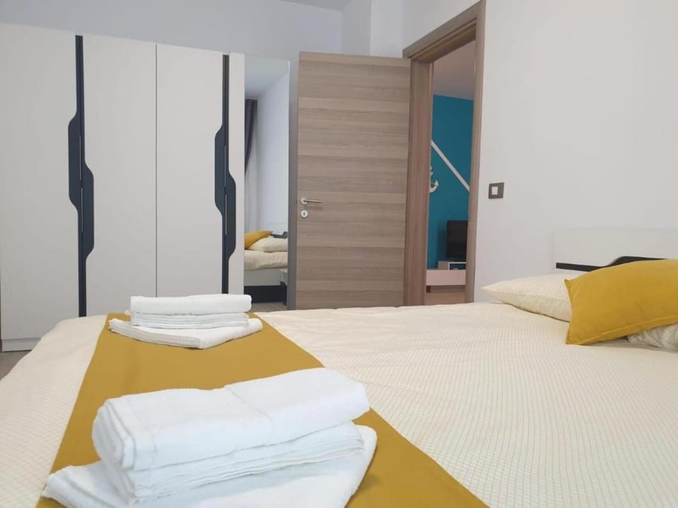 Bed, Photo of the whole room, Bedroom, towels, wardrobe
