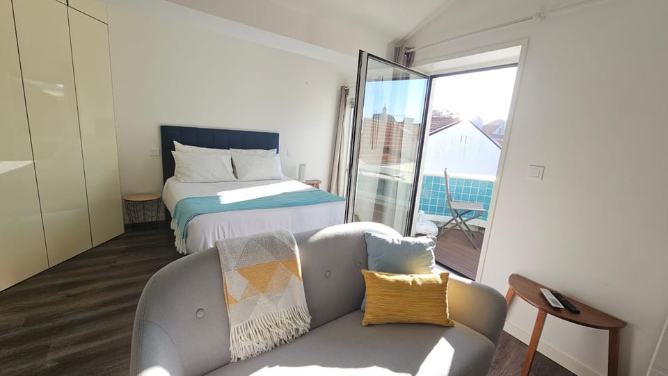 Bed, Living room, Photo of the whole room, Seating area, Bedroom