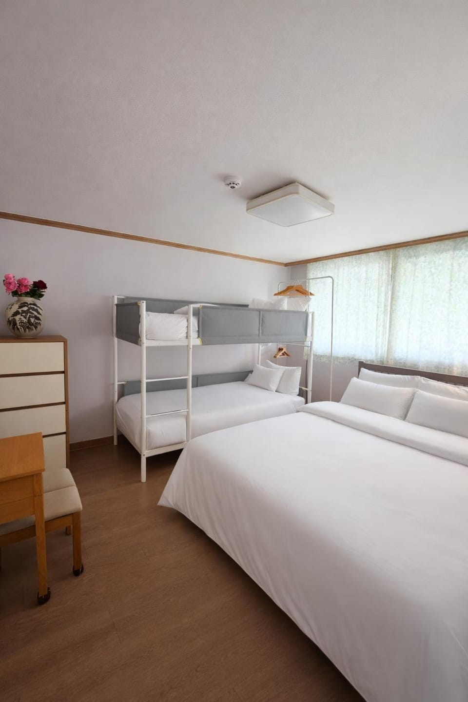 Bed, Photo of the whole room, Bedroom, bunk bed